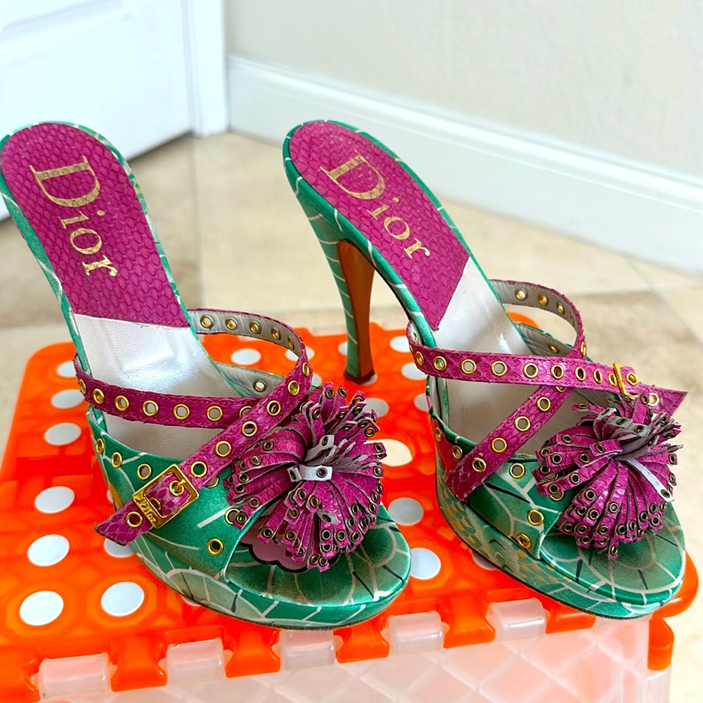 Size 9.5 printed Dior sandals with crocodile trim in contrast with grommets